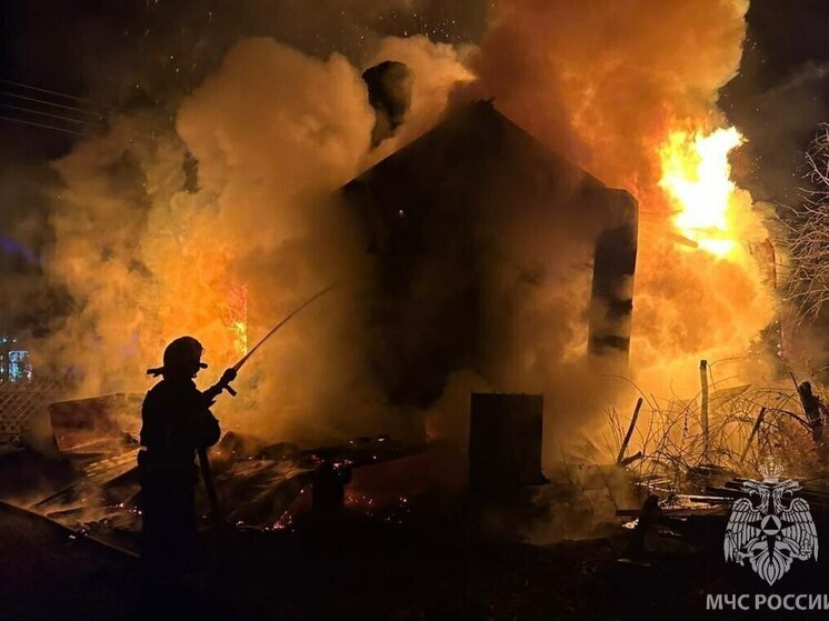 В Кинешме сгорел частный дом и гараж
