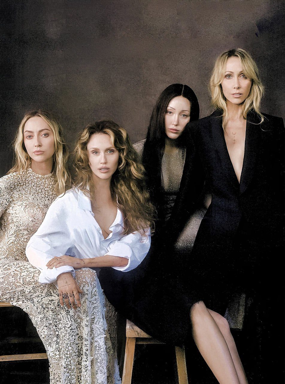 Отдел кадров: Рената Литвинова, Софи Тёрнер и Сабрина Карпентер Отдел кадров: Рената Литвинова, Софи Тёрнер и Сабрина Карпентер