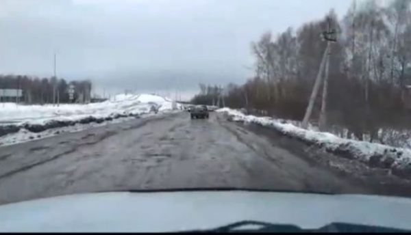 Жители Ряжска Рязанской области пожаловались на разбитую дорогу у платного путепровода