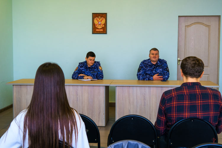 В Калининграде состоялась пресс-конференция начальника Центра лицензионно-разрешительной работы регионального Управления Росгвардии