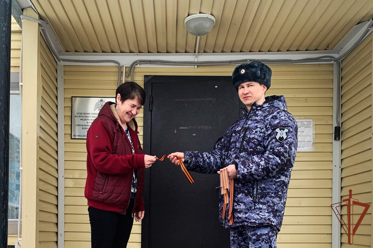 Росгвардейцы на Урале принимают участие в акции «Георгиевская ленточка»