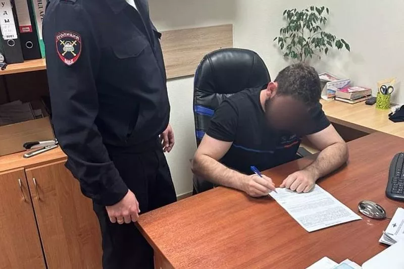 Избит депутат кацарава. Разгон демонстрации в москве. Побила полицейского краснодар. Побила полицейского краснодар. Побила полицейского краснодар.