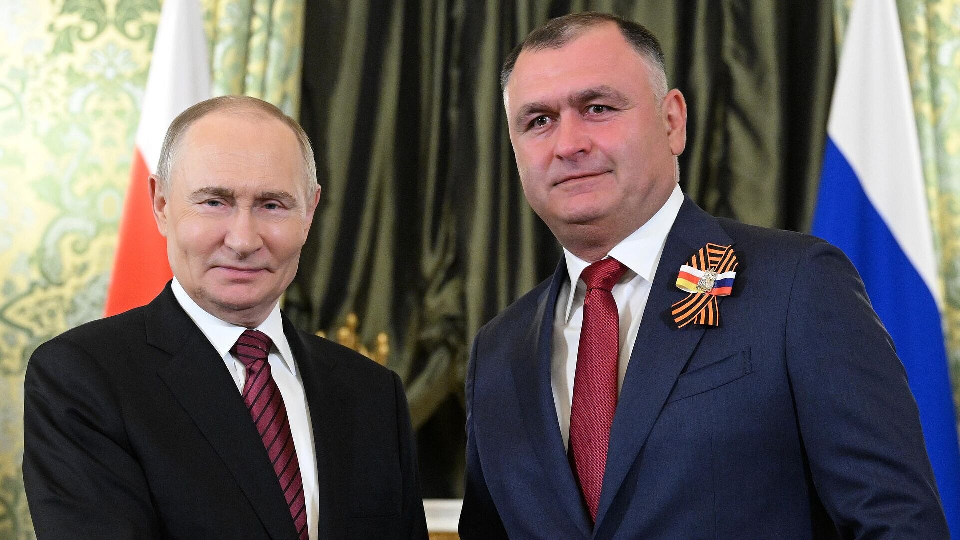 Президент Южной Осетии поздравил Путина и российский народ с Днем Победы