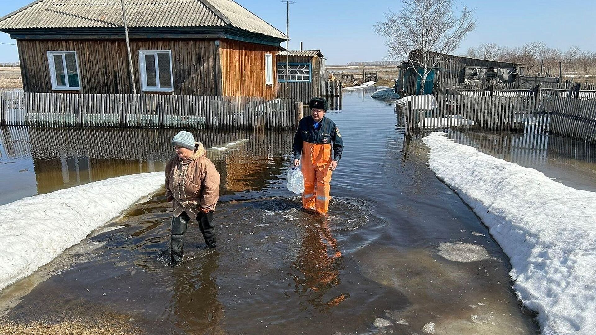 В Алтайском крае в зоне затопления остаются 23 дома и 65 участков