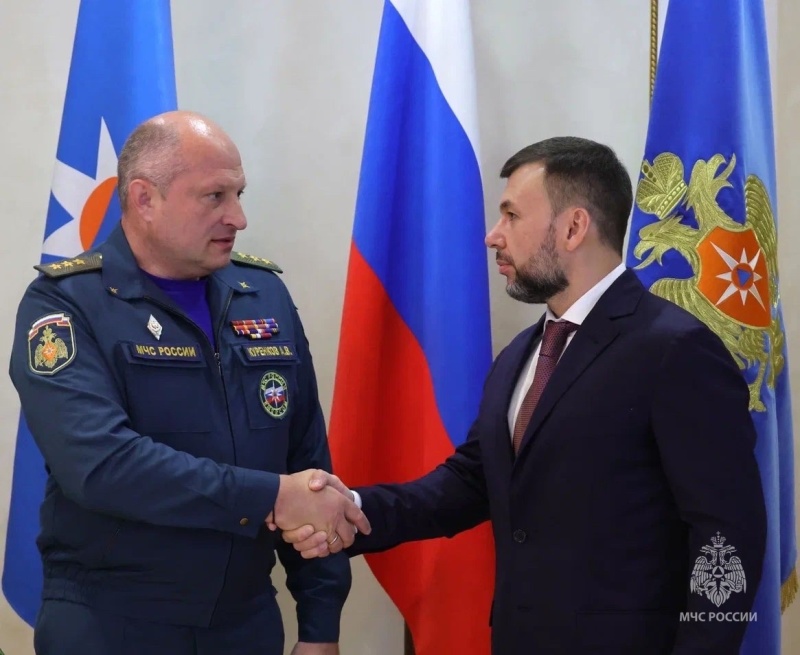 Главы МЧС России и Донецкой Народной Республики обсудили вопросы восстановления мирной жизни