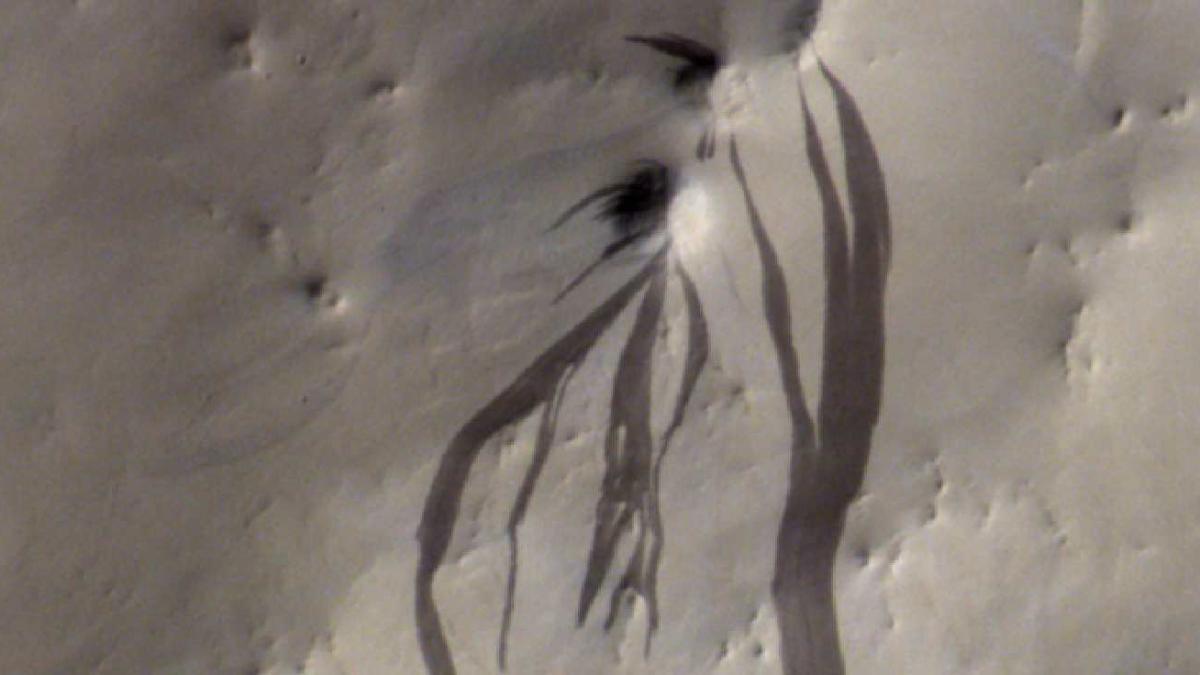 Темные полосы на Марсе