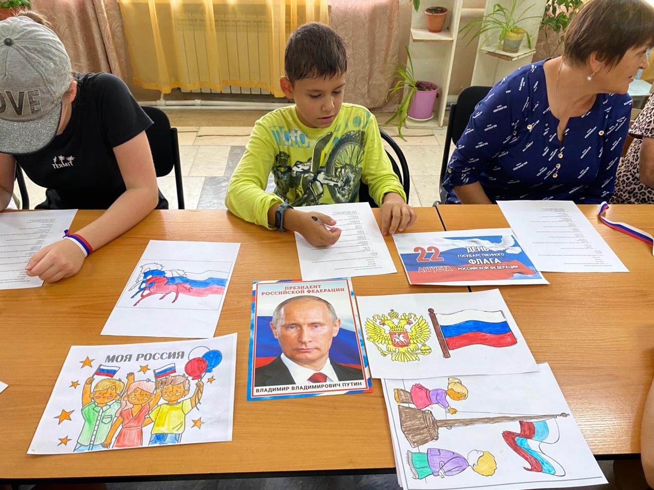 В селах Натальинского муниципального образования прошли мероприятия, посвященные Дню государственного флага Российской Федерации