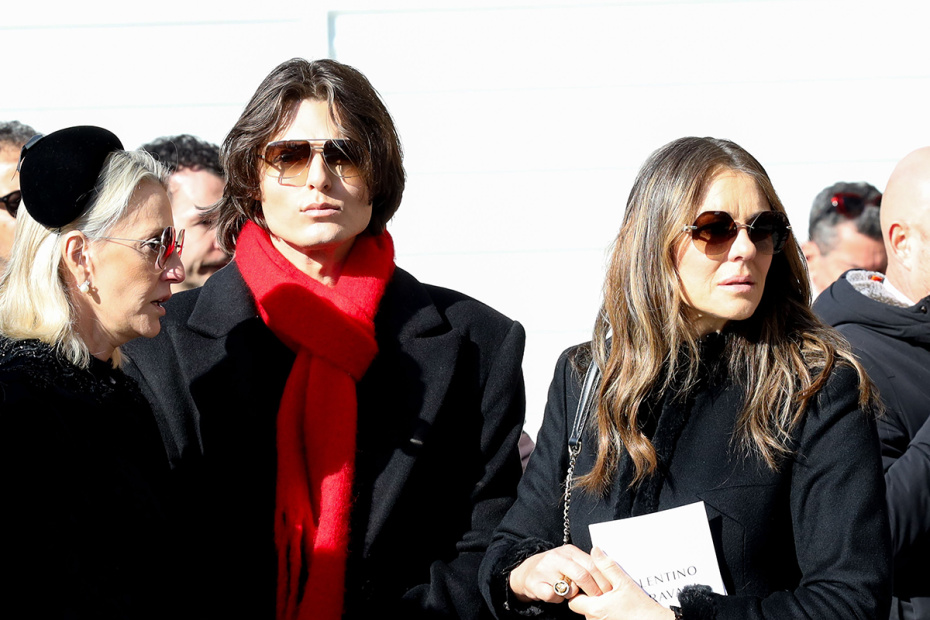 Дамиан и Лиз Херли на похоронах Валентино Гаравани