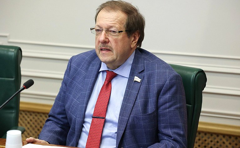 Александр Русаков