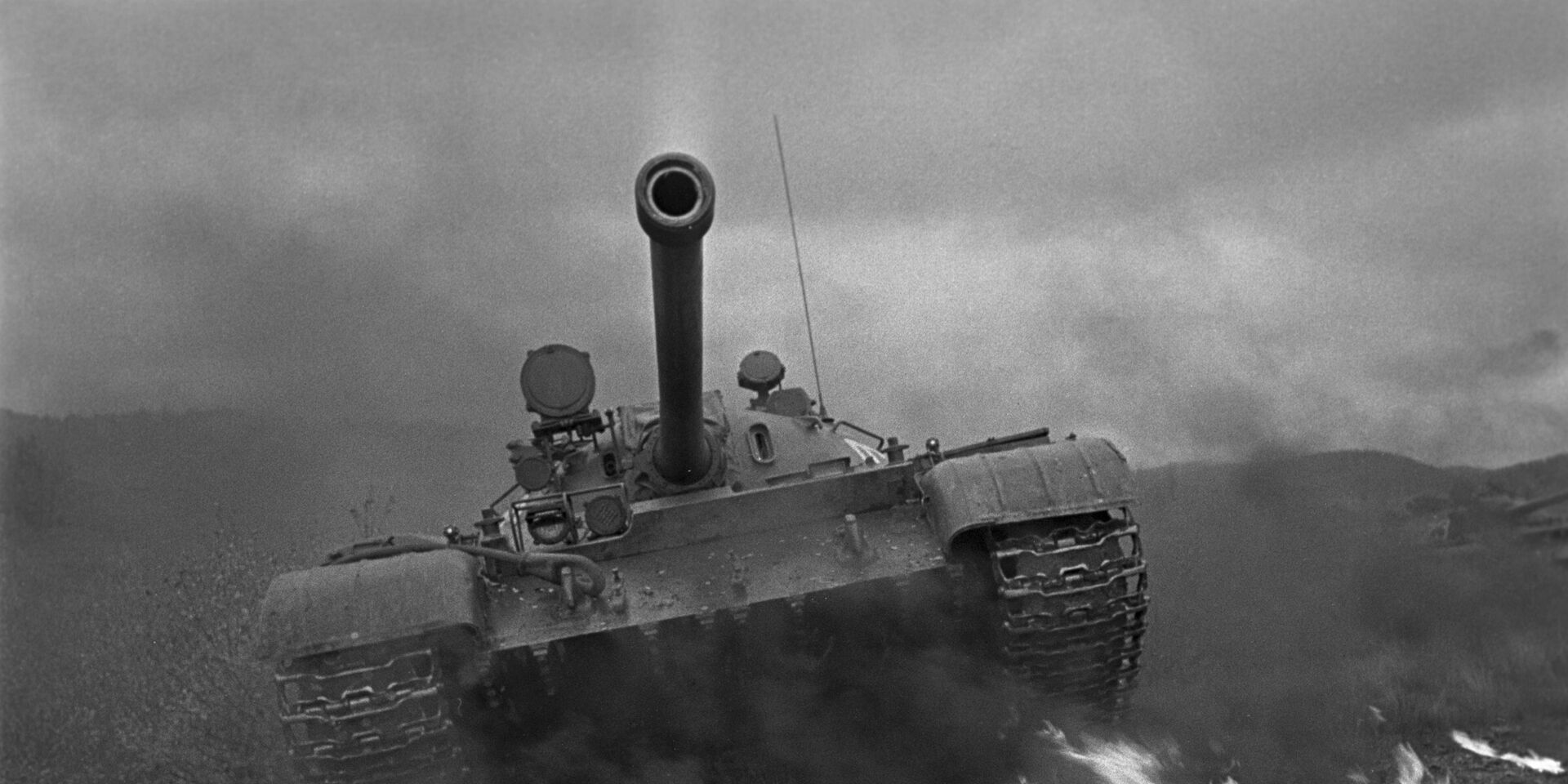 Средний танк Т-55, первый в мире серийный танк, оборудованный автоматической системой противоатомной защиты - ИноСМИ, 1920, 18.05.2026