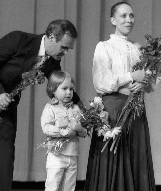 Глеб Панфилов и Инна Чурикова вместе с сыном Ваней на XIII Международном кинофестивале, 1983 год