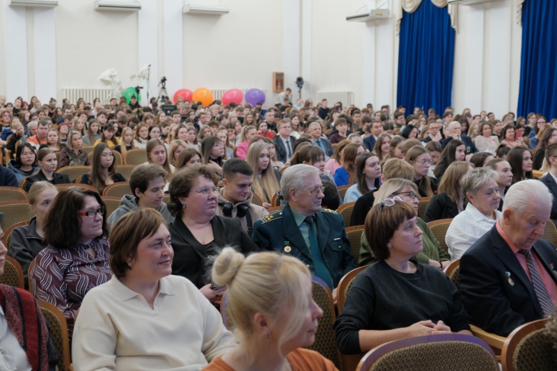 Главным событием вечера стал трогательный концерт «Сага о ромашках», который оставил яркие впечатления у всех участников и гостей