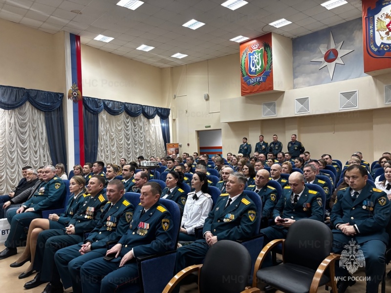 В честь Дня спасателя сотрудники МЧС Югры награждены ведомственными наградами