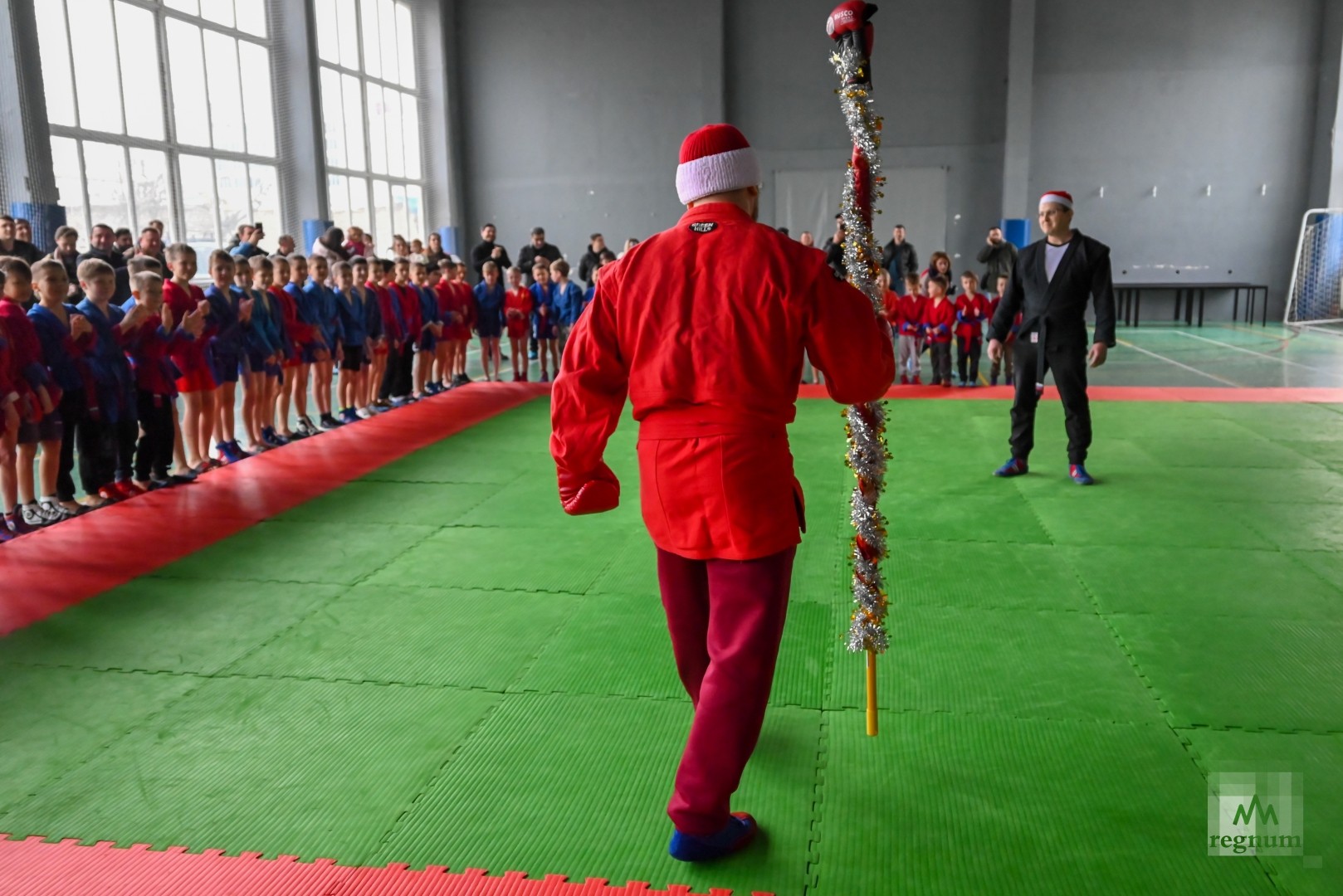 с новым годом спортсмены. самбо новый год картинки. с новым годом самбо. поздравления с новым годом самбистов. поздравление тренеру на новый год.