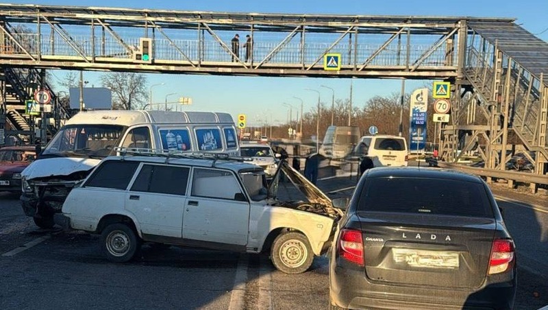 Водитель ВАЗа пострадал в тройном ДТП в Минераловодском округе