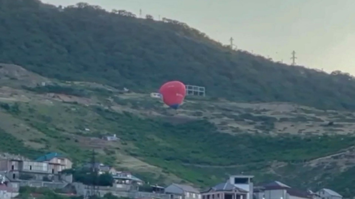При экстренной посадке воздушного шара в Махачкале никто не пострадал
