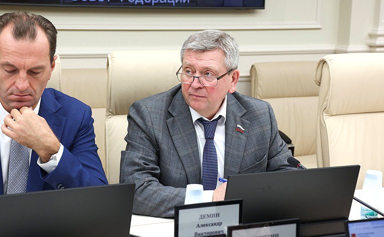 Александр Лутовинов