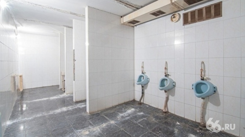 В проклятом бывшем туалете у резиденции губернатора закрылся очередной бизнес