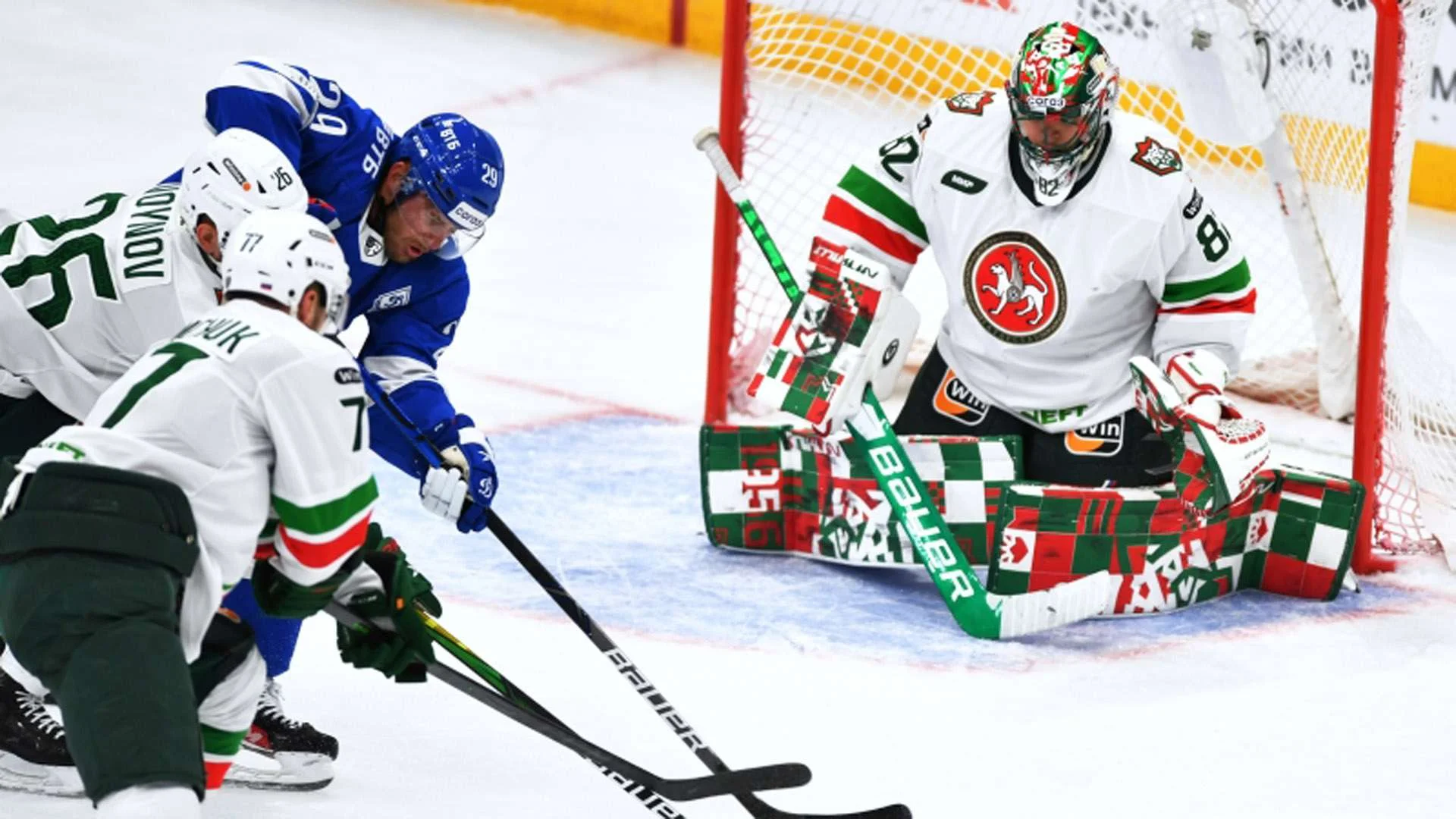 ак барс клуб казань. шайба ак барс. хоккей. матч динамо ак барс. 10.