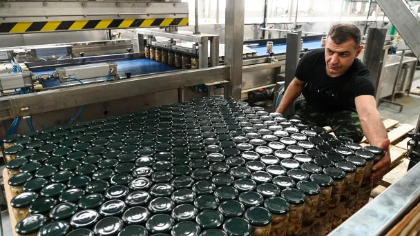 Готовая продукция на территории грибного комплекса (Фото Игоря Онучина / ТАСС)