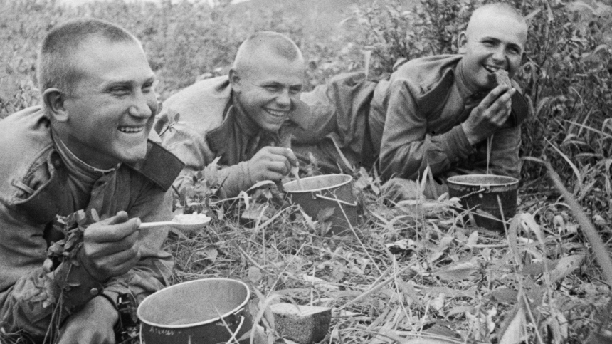 Как изменился праздничный стол на 9 Мая с 40-х до 90-х