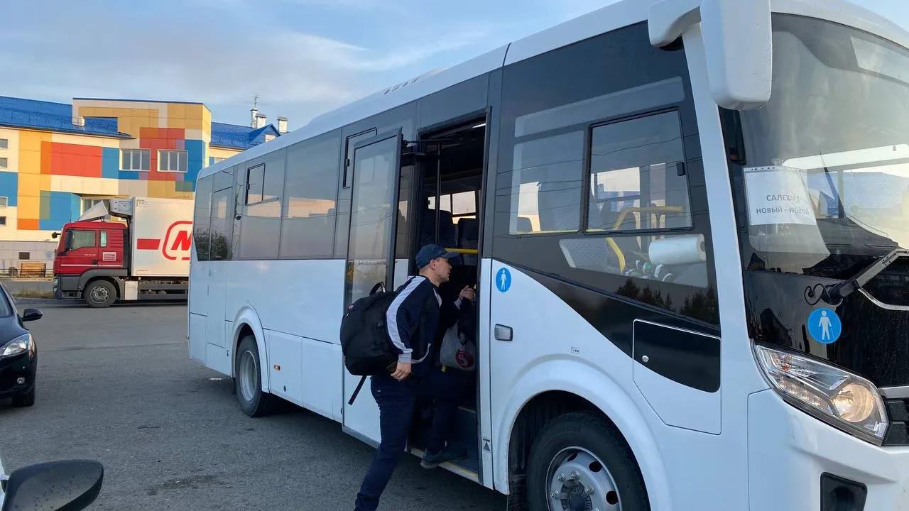 Автобус надым салехард. Салехард новый Уренгой автобус. Новые автобусы. Новые автобусы Салехард. Ямальский новый автобус.