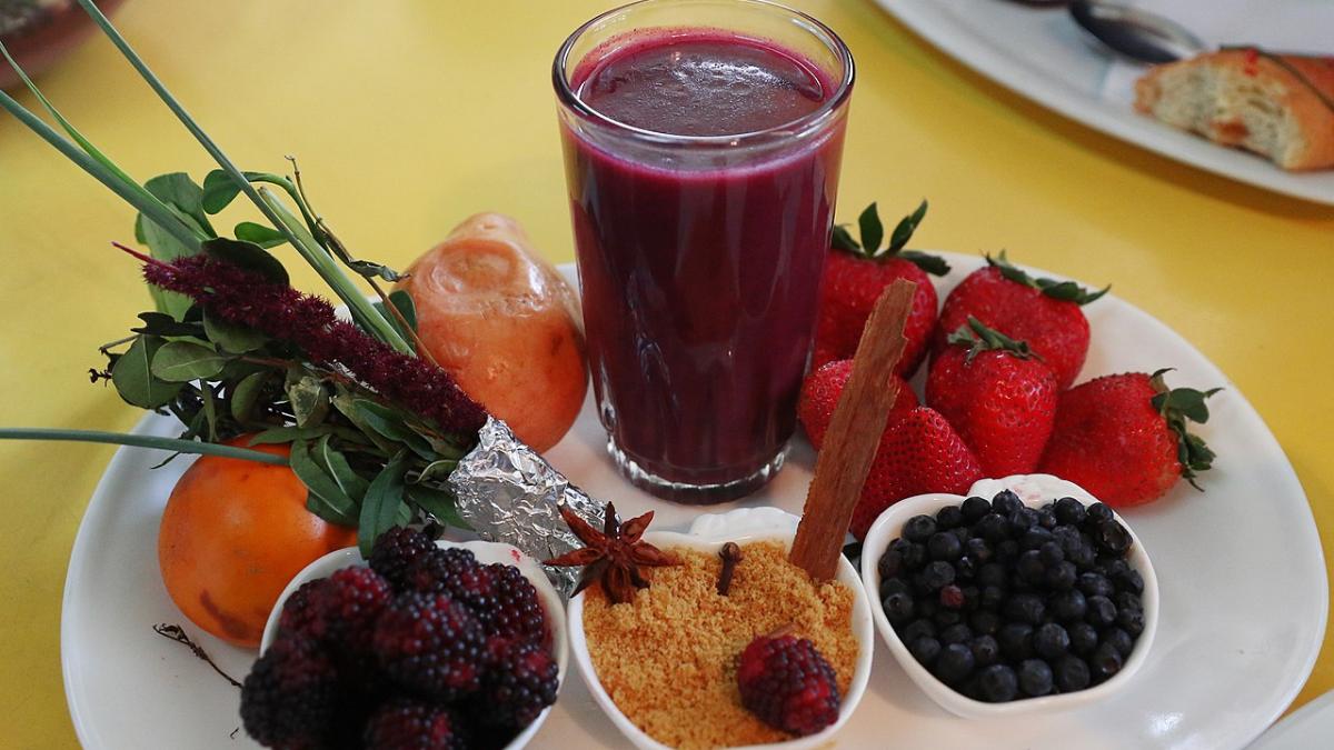 коктейль колада с фруктами