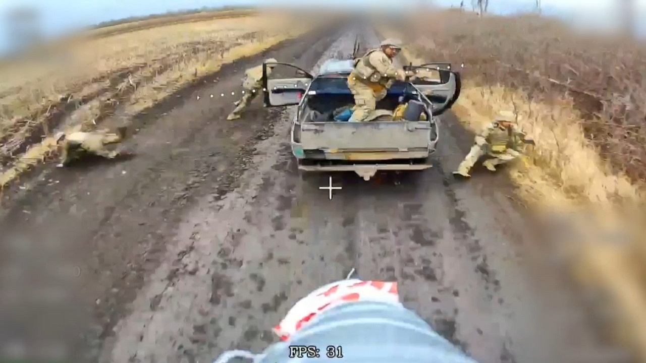 В режиме свободной охоты операторы ударных дронов успешно уничтожили одну из групп наёмников, предпринявших попытку перемещения на линии боевого соприкосновения в Харьковской области.