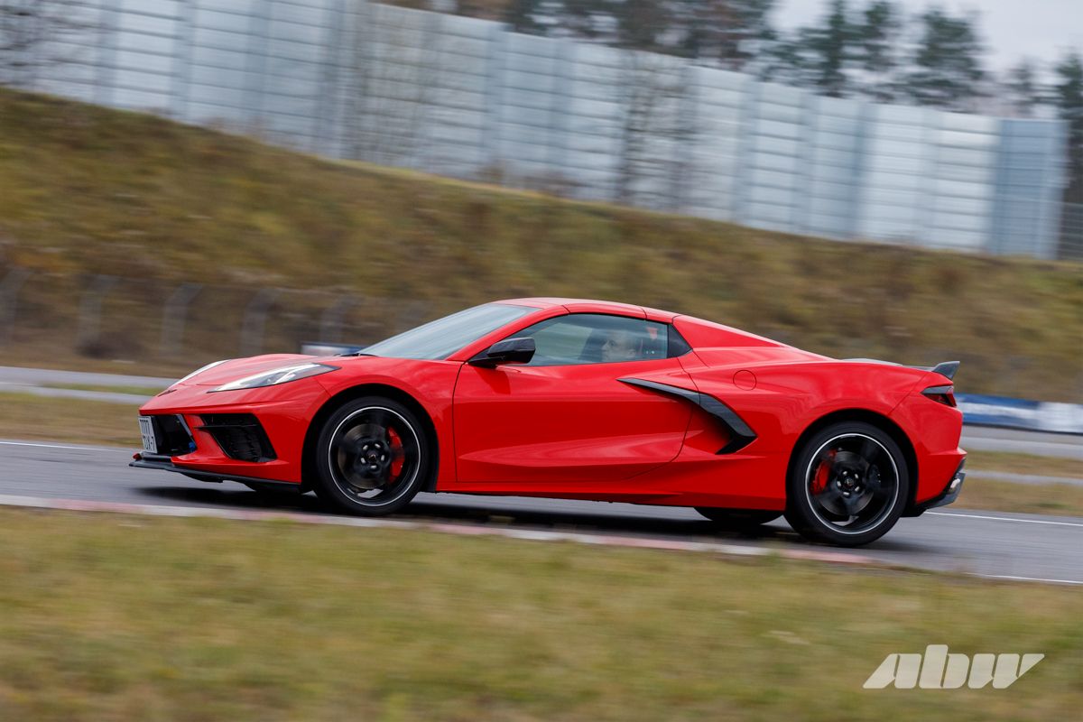 Кто на Boxster, кто на Corvette: смотрите, какие авто приехали на трек-день под Минском