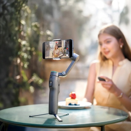 DJI Osmo Mobile 8P: стабилизатор со съёмным пультом и монитором