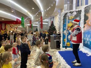 Новогодняя елка прошла в Плехановском университете. Фото: страница управы в социальных сетях