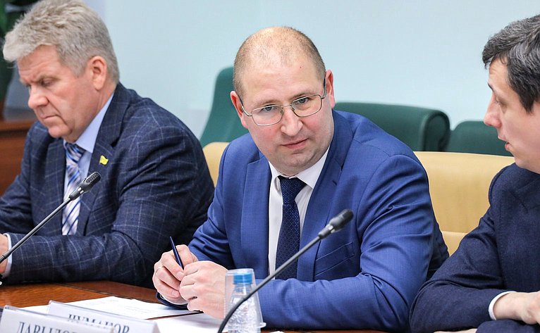 Круглый стол Комитета СФ по экономической политике на тему «Автономные транспортные средства: от испытаний к интеграции в правовое поле РФ»
