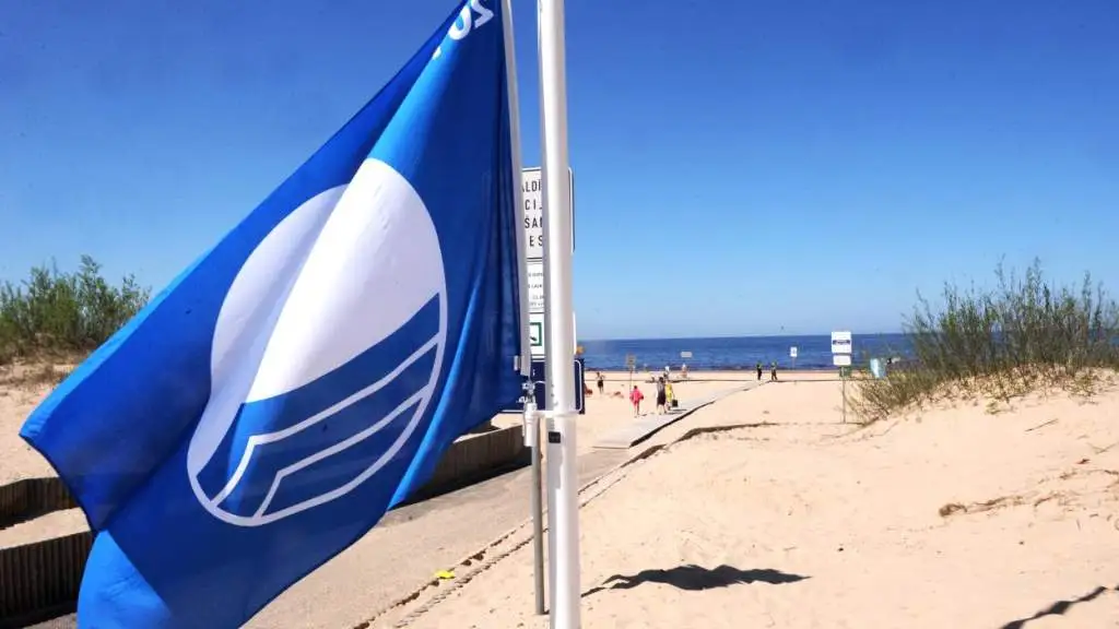 Латвийским пляжам вручат Синие флаги