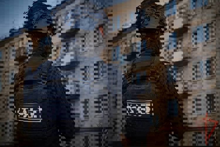 При силовой поддержке спецназа Росгвардии в Астрахани задержаны подозреваемые в вымогательстве