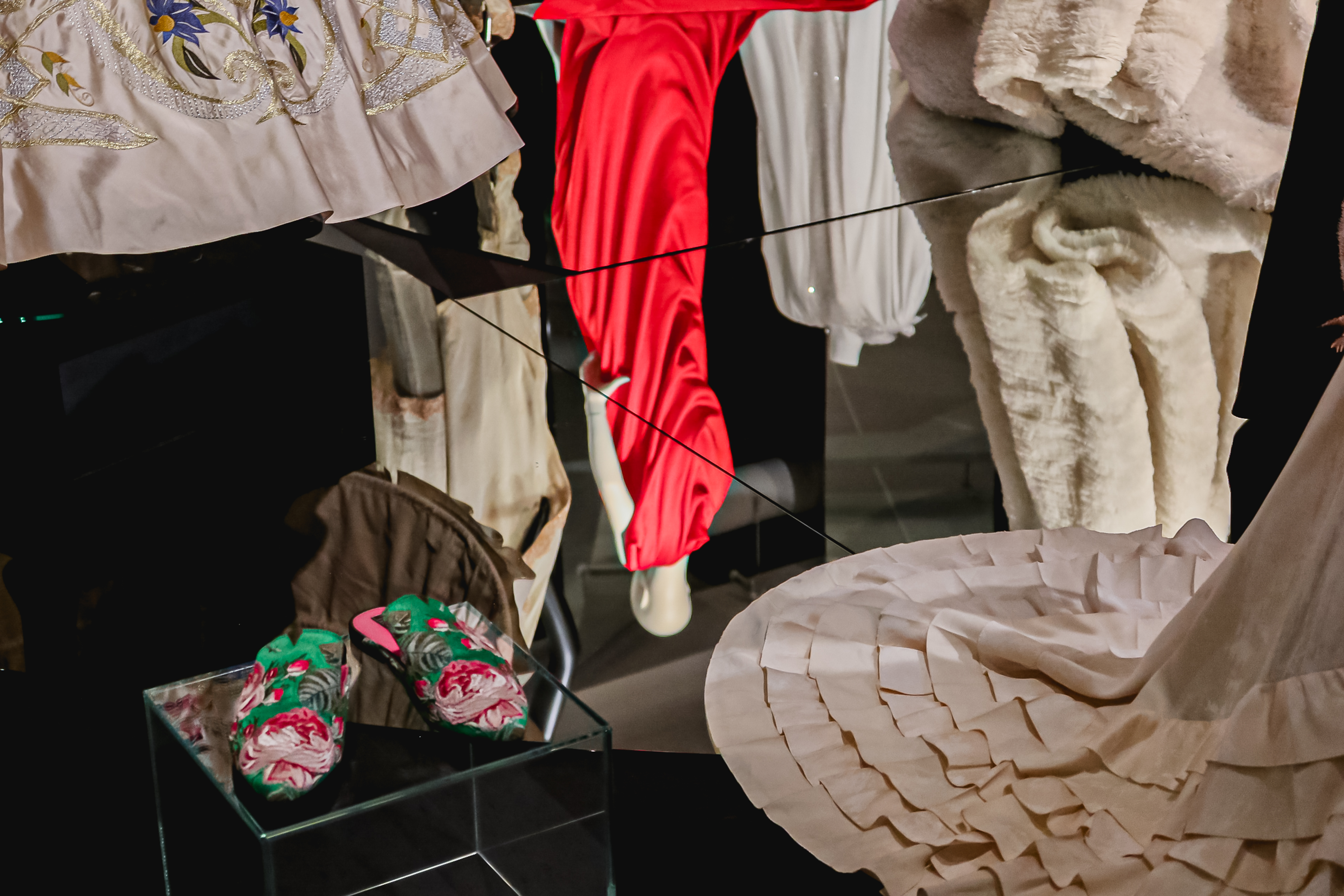 Эрмитаж показывает наследие петербургских модельеров от Меликовой до Бухинника13