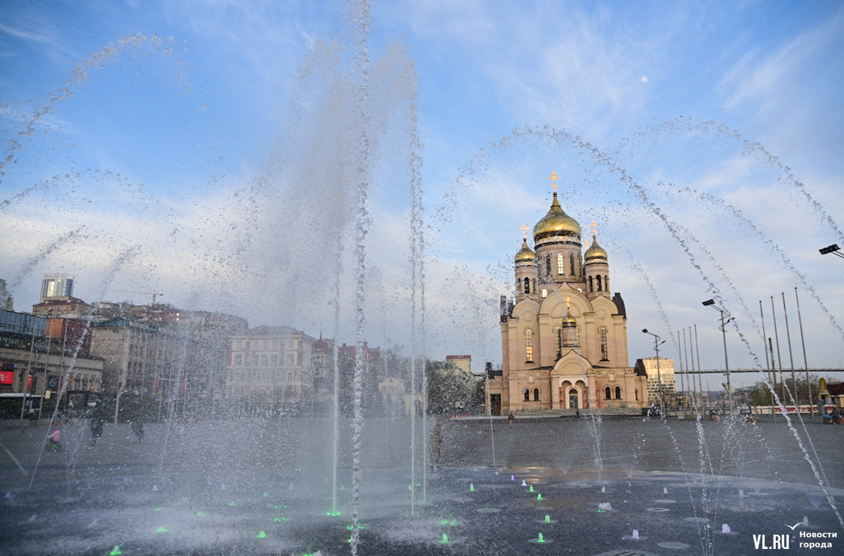 Владивосток храм на центральной площади