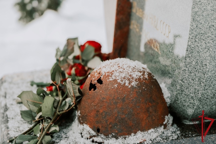 На Невском пятачке сотрудники и военнослужащие Росгвардии почтили память павших защитников Ленинграда