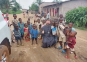 Священник Русской Православной Церкви посетил детский дом в Бурунди