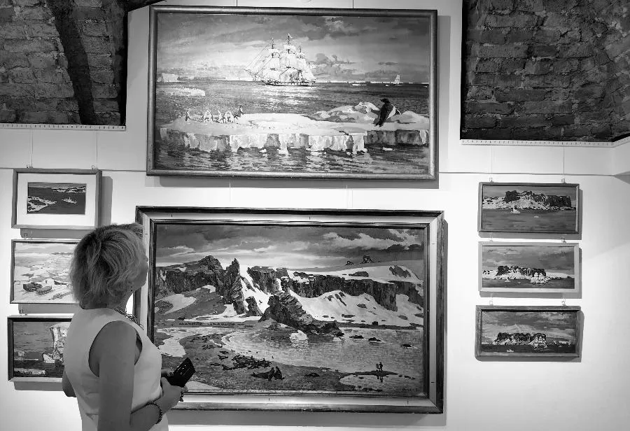 В залах Общества поощрения художеств работает выставка «Полюса живописи: Владимир Яркин и Олег Кукушкин» | ФОТО АВТОРА