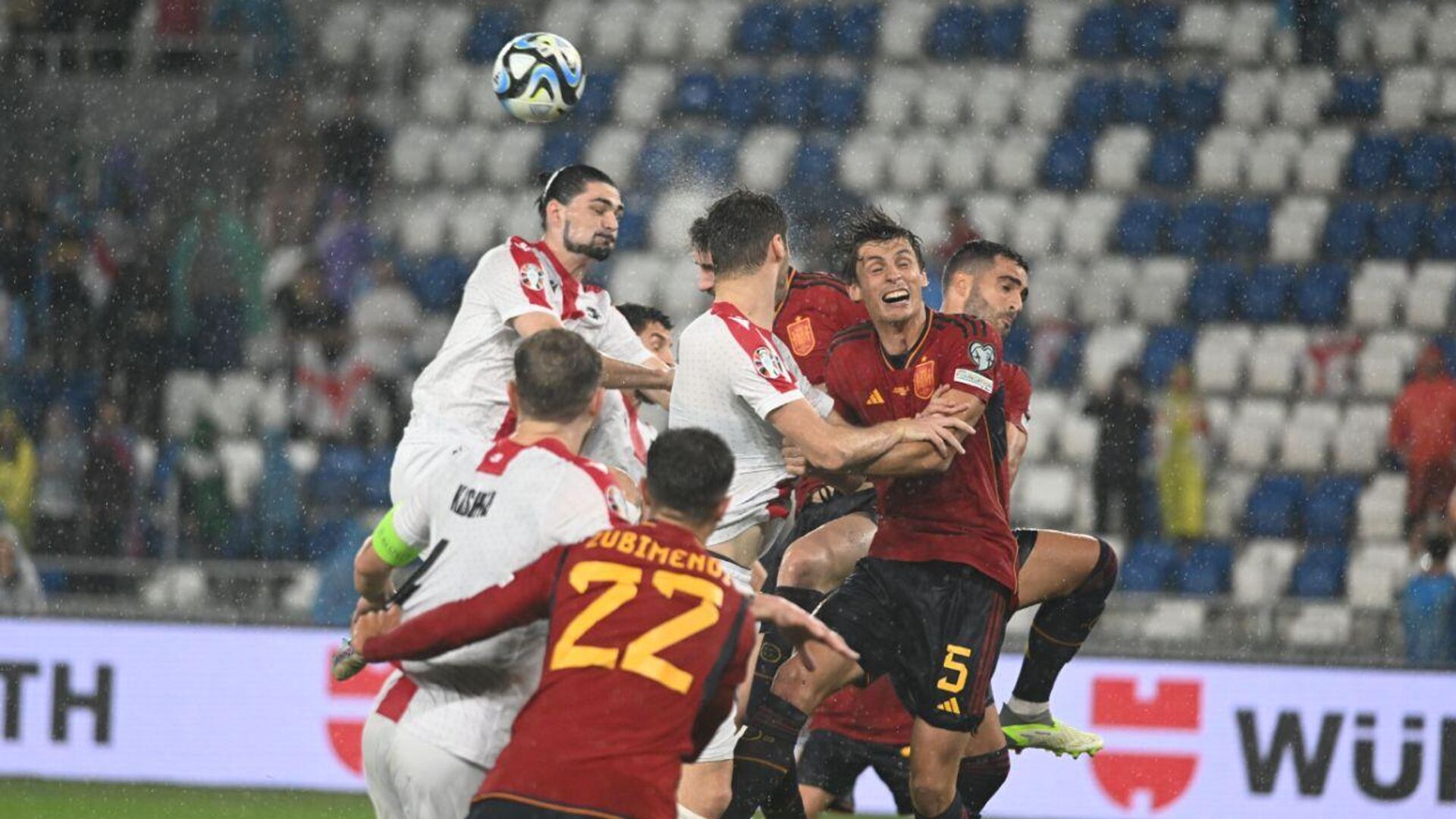 Матч сборных Грузии и Испании по футболу в рамках пятого тура отборочного этапа Евро-2024 - Sputnik Грузия, 1920, 14.11.2025