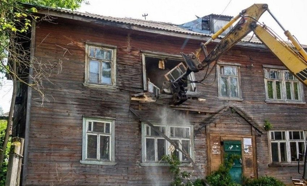 Белая Холуница избавилась от опасных развалин по решению суда