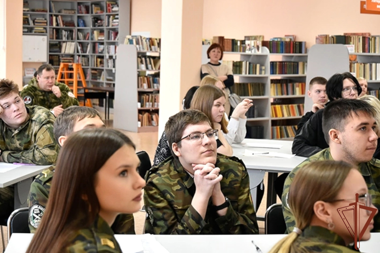 В Уральском округе Росгвардии прошли патриотические мероприятия с молодежью