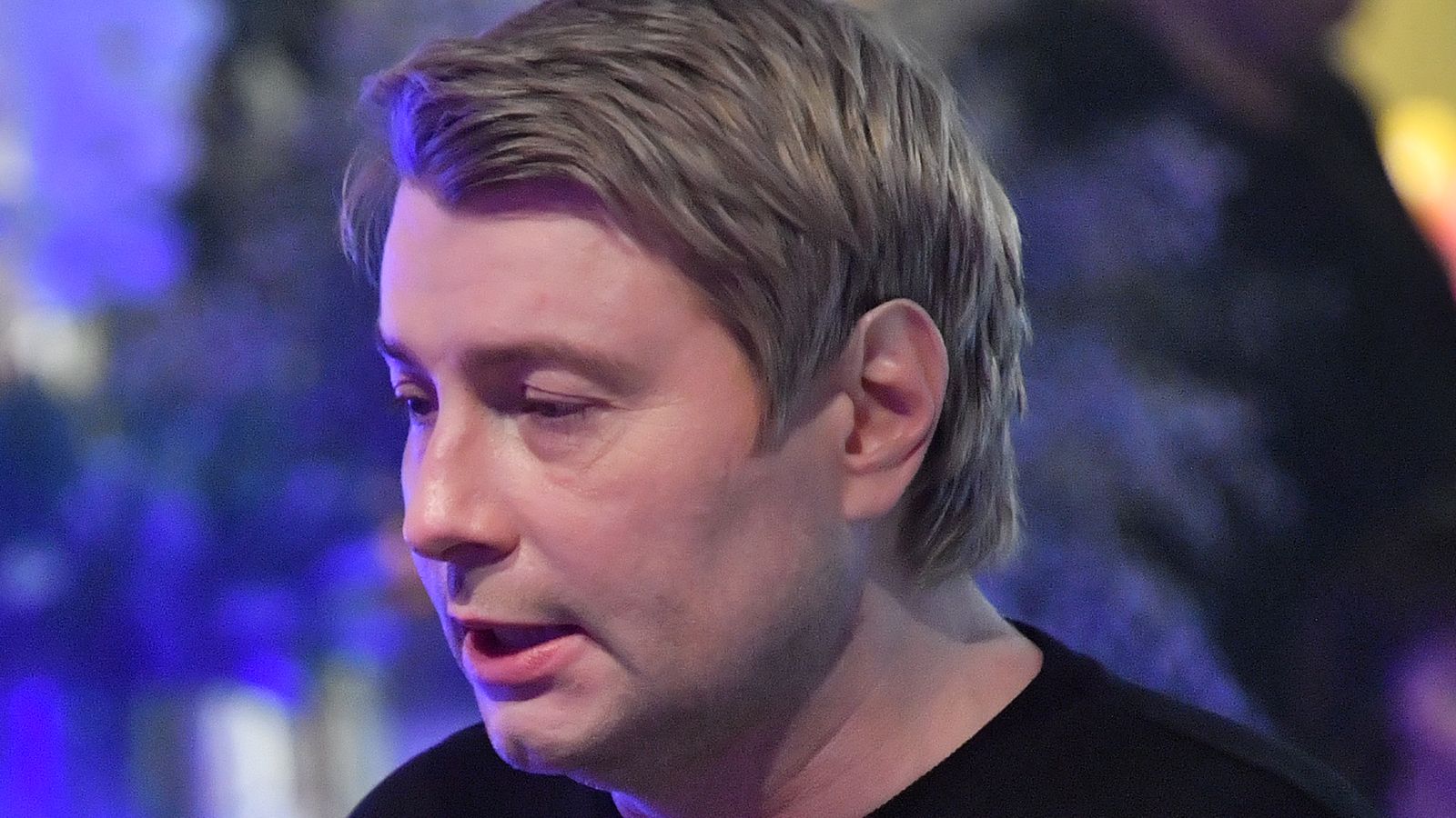 один в один басков упал с верхней полки купе