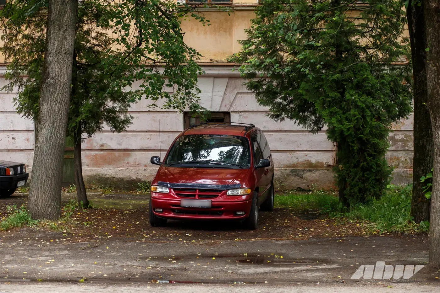 Номер телефона под стеклом: вежливость или риск? Обсуждаем автовизитки