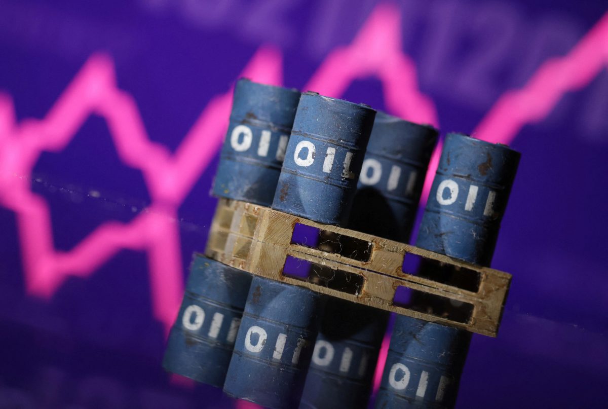Цена Brent опустилась ниже $100 за баррель впервые с 22 апреля