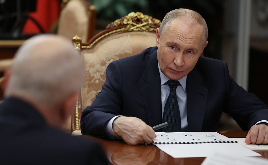 На встрече с главой госкорпорации «Ростех» Сергеем Чемезовым.