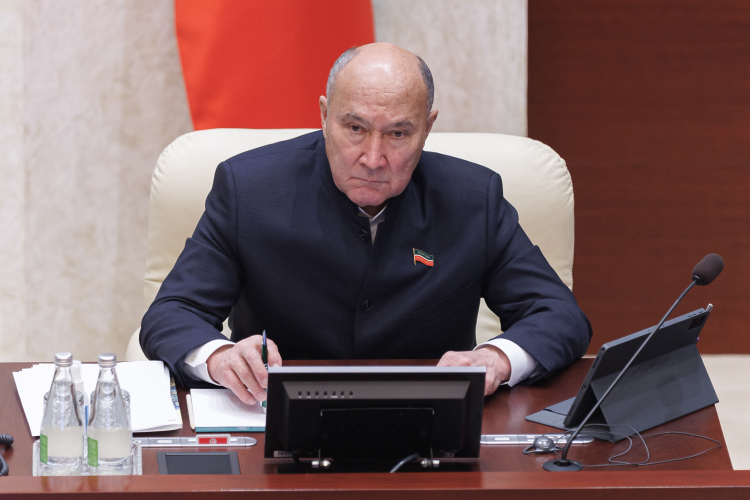 Второй вопрос — избрание исполняющего обязанности спикера Госсовета РТ. Им, как и ожидалось, стал вице-спикер Ахметов