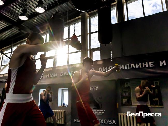 «Прилетели снаряды и разрушили спортзал». Шебекинский тренер смог вернуться в любимое дело - Изображение 