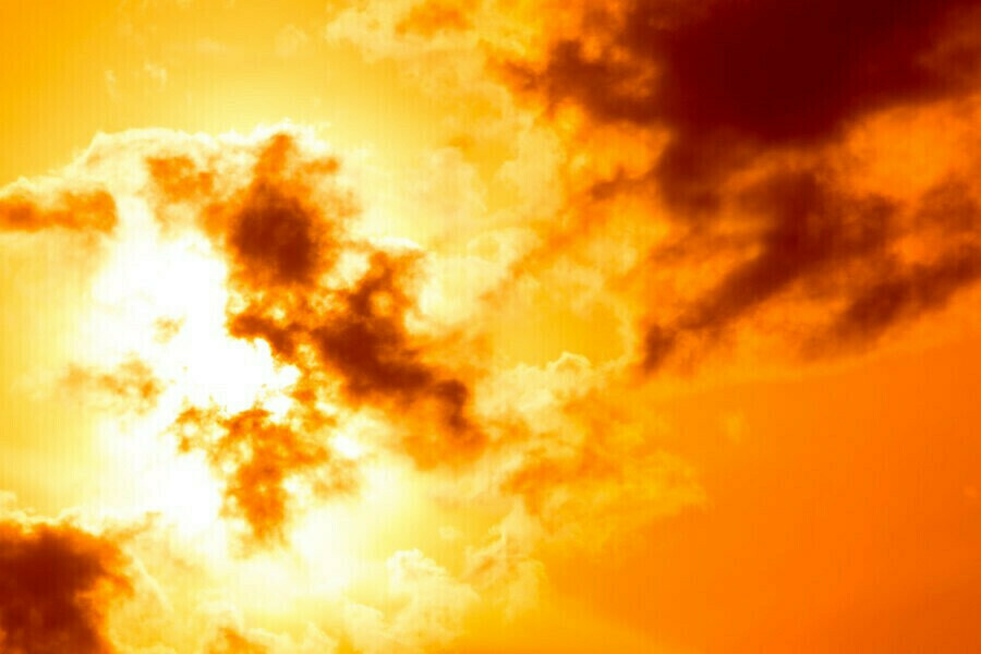 Солнечные бури в 2025 году. Тучи закрывают солнце. Буря и солнце. Облака фото. Солнечная буря.