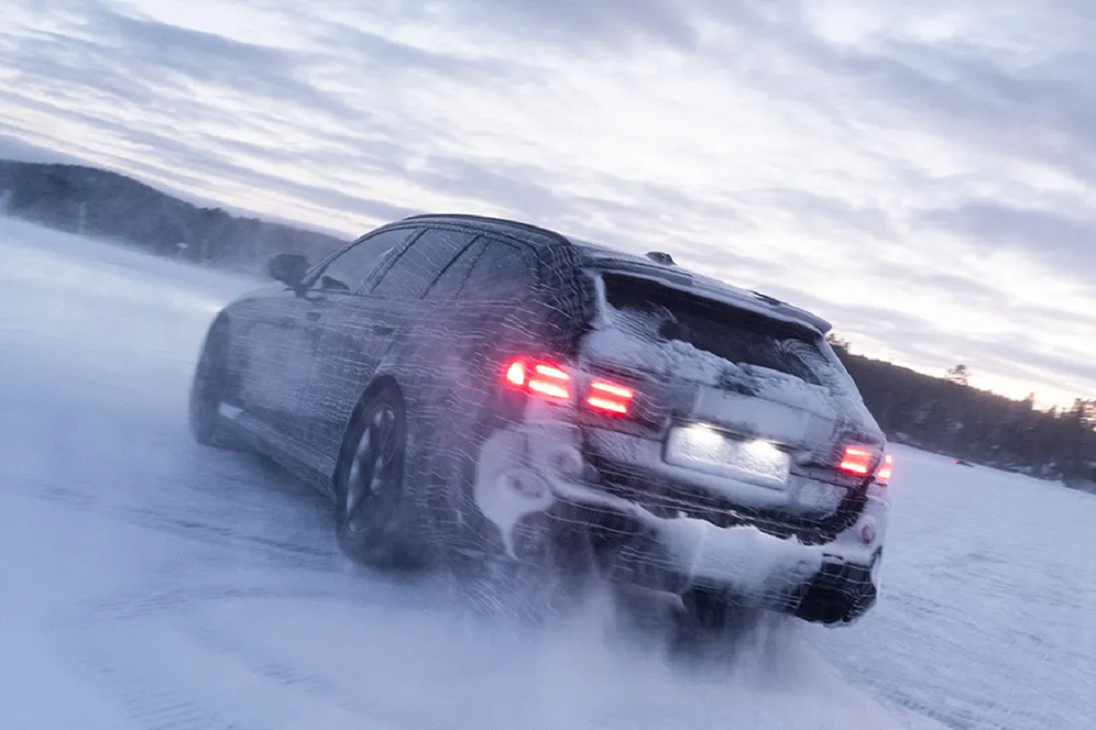 BMW M5 2025 выдерживает минусовые температуры в новом видеоролике